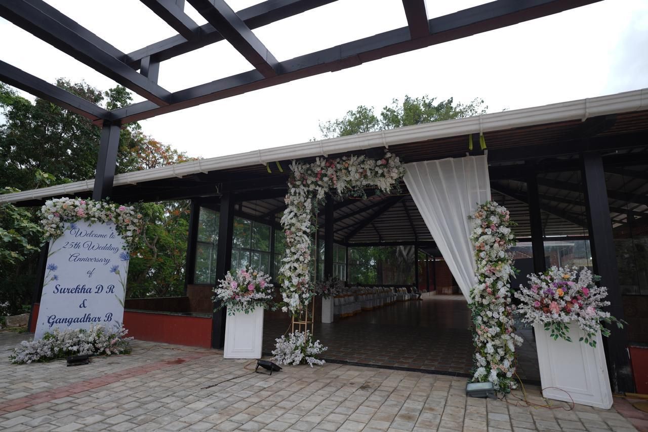 Entrance Décor at ARC Pyramid